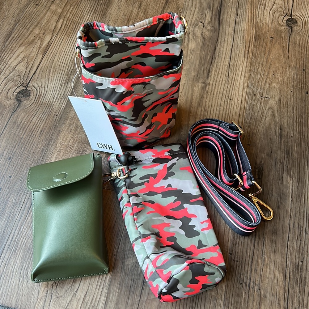 *NWT* CWH convertible water bottle crossbody in camo/olive 🩶🤍